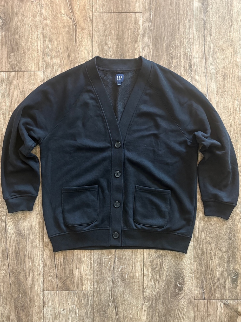 GAP women’s black V-Neck Button Cardigan